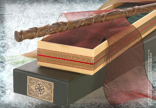 La Noble Collection Hermione se bagarre avec la boîte d'Ollivander. :  : Jeux et Jouets