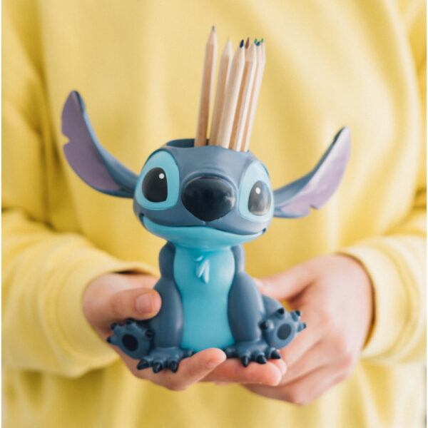 Porte-crayon Disney Lilo & Stitch "Stitch" mise en situation dans les mains