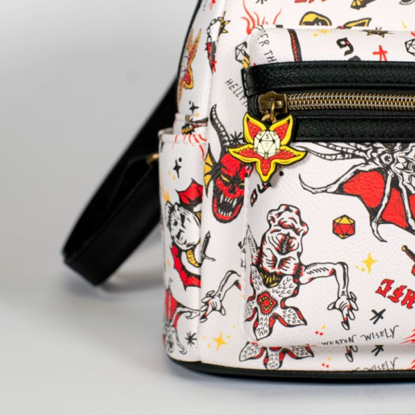 Mini sac à dos Loungefly Stranger Things "Exclusive Ed" détails