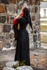 Robe à capuche - Isolde - Noir et rouge – Image 3