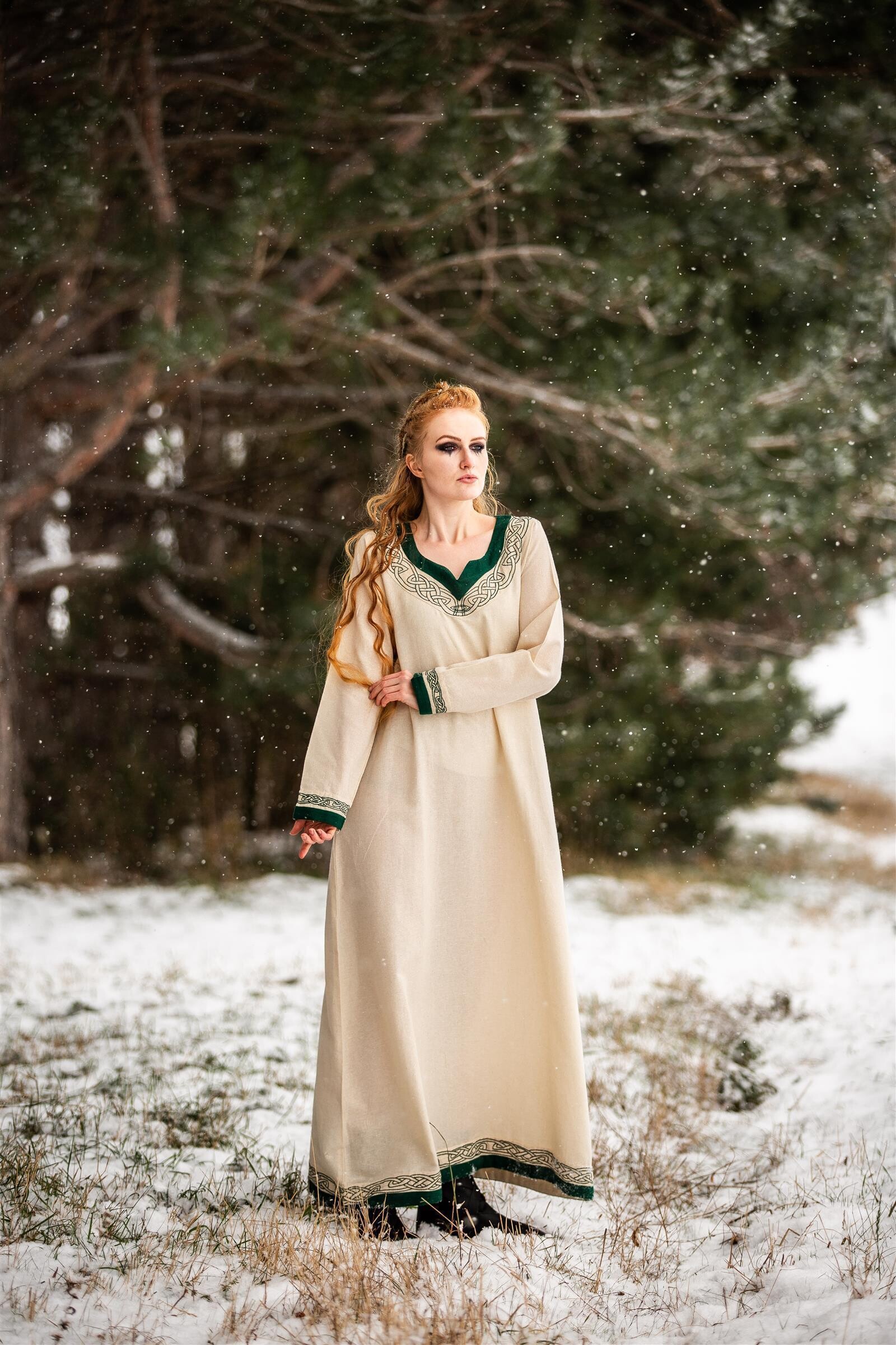 wikingerkleid-lagertha-natur-gruen Robe Viking - Lagertha - Différents coloris – Image 1